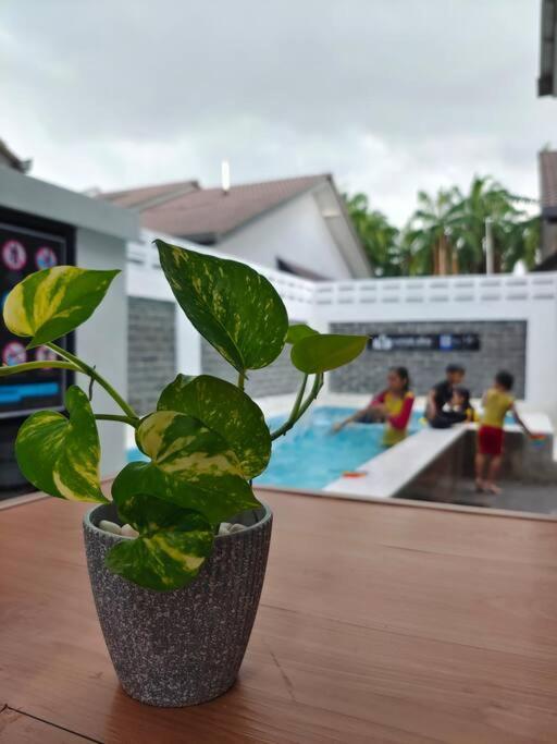 Rumah Aina Bukit Changgang Private Pool Holiday home