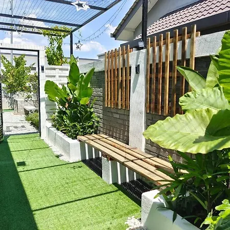Rumah Aina Homestay Bukit Changgang Private Pool Kampong Melot Exterior photo