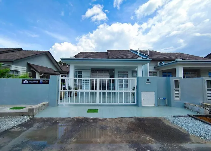 Rumah Aina Homestay Bukit Changgang Private Pool