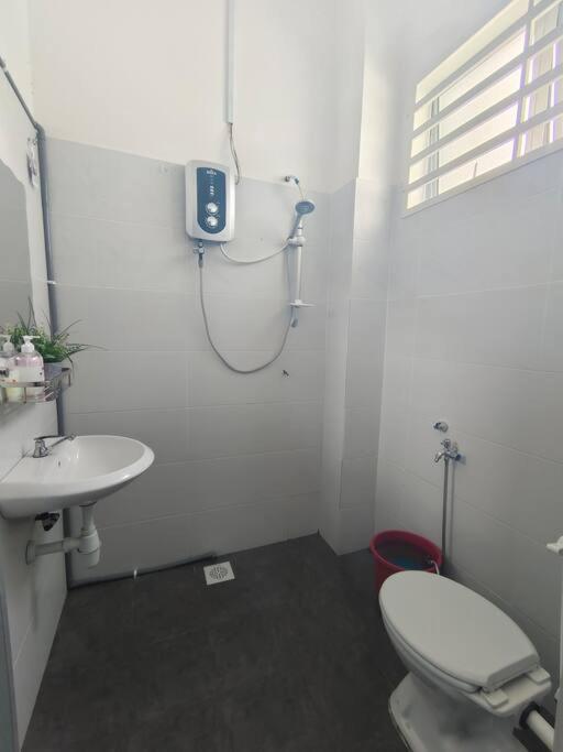 Holiday home Rumah Aina Bukit Changgang Private Pool Kampong Melot