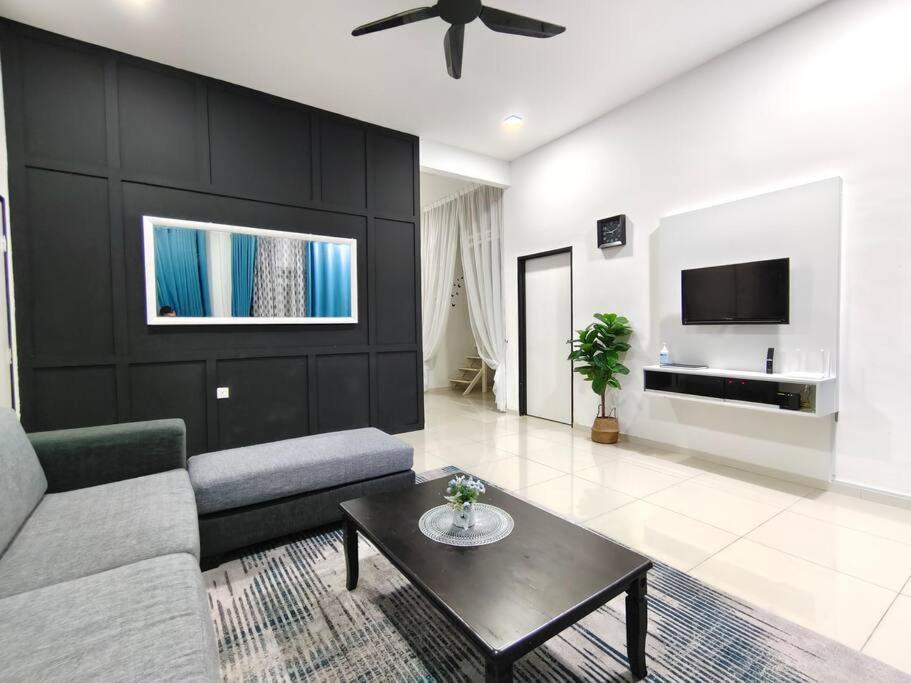 Holiday home Rumah Aina Bukit Changgang Private Pool Kampong Melot